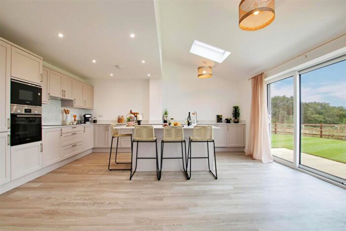 4 Bedroom Detached House For Sale In House Woodside View, Stapleford Abbotts, RM4