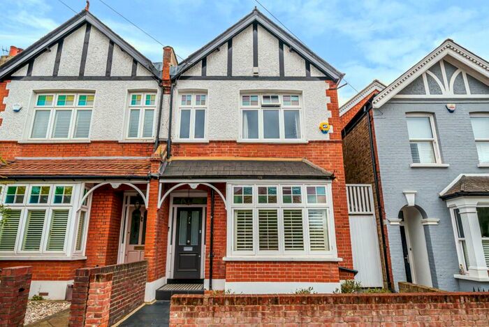 6 Bedroom Semi-Detached House To Rent In Clevedon Road, Kingston Upon Thames, KT1