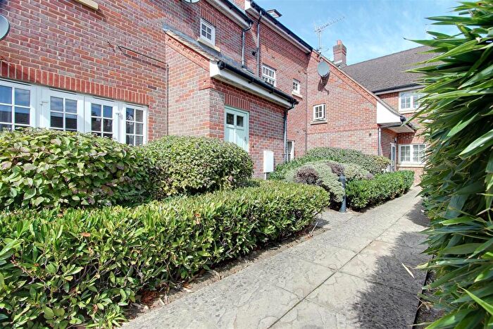 2 Bedroom Maisonette To Rent In Roughdown Road, Boxmoor, HP3