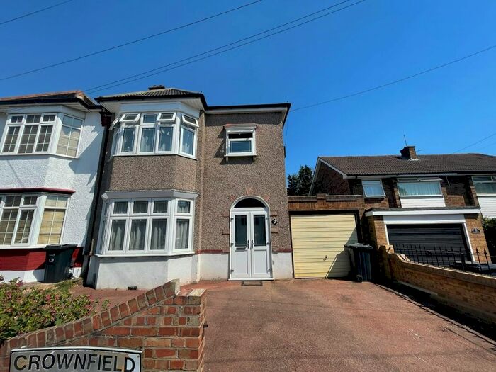 4 Bedroom End Of Terrace House To Rent In Crownfield Avenue, Newbury Park, IG2