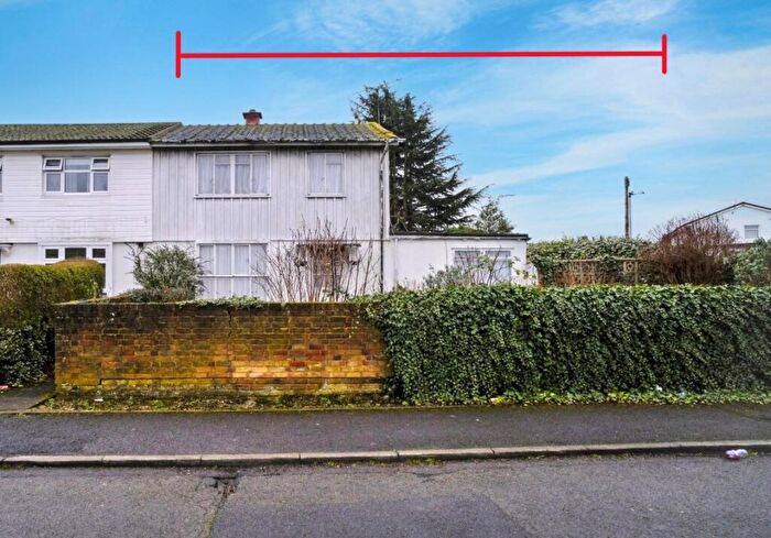 3 Bedroom Semi Detached House For Sale In Dyson Close, Windsor, Berkshire, SL4