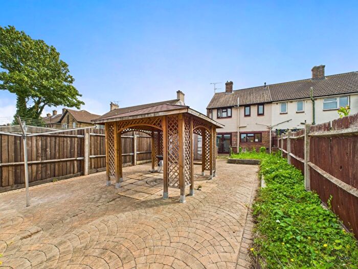 3 Bedroom End Of Terrace House For Sale In Kirby Road, Dartford, DA2