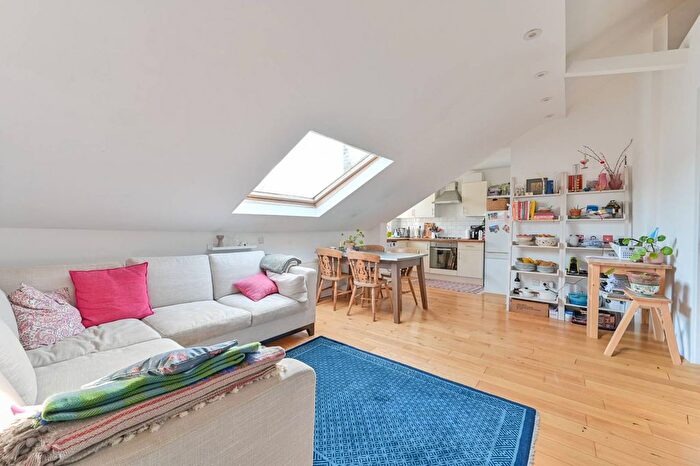 2 Bedroom Flat To Rent In Brailsford Road, Tulse Hill, London, SW2