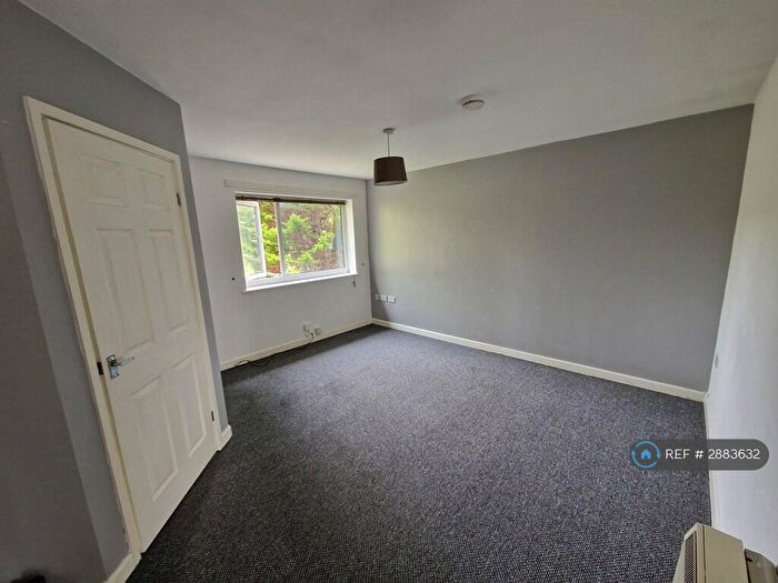 1 Bedroom Flat To Rent In Sledmoor Road, Manchester, M23