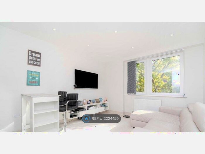 1 Bedroom Flat To Rent In Lovell House, Uxbridge, UB8