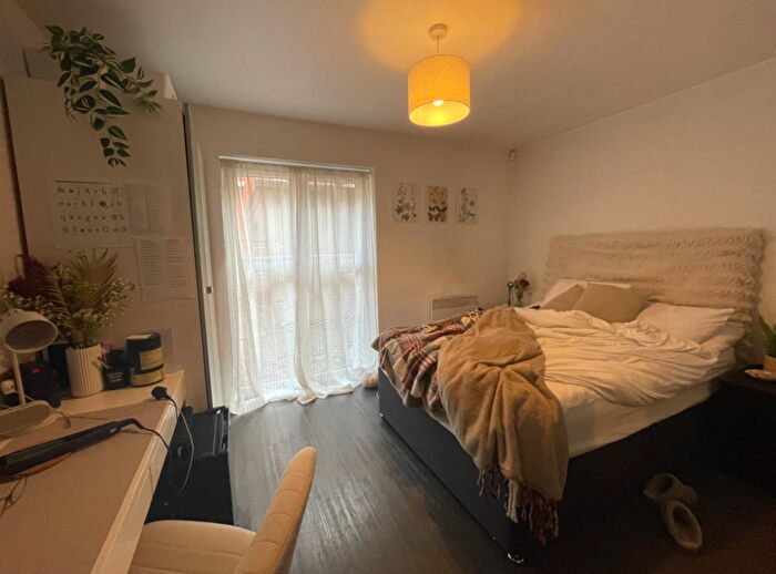 4 Bedroom Flat To Rent In Hyde Terrace, Leeds, West Yorkshire, LS2