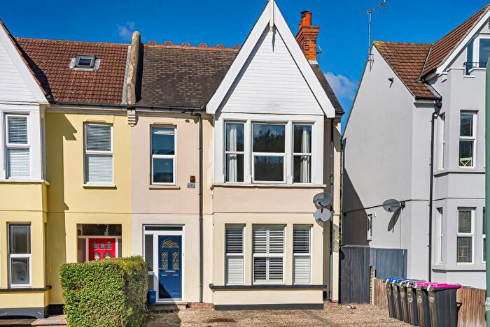 3 Bedroom Flat To Rent In Meteor Road, Westcliff-On-Sea, SS0