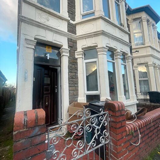 4 Bedroom End Of Terrace House To Rent In Brook Road, Bristol, BS16