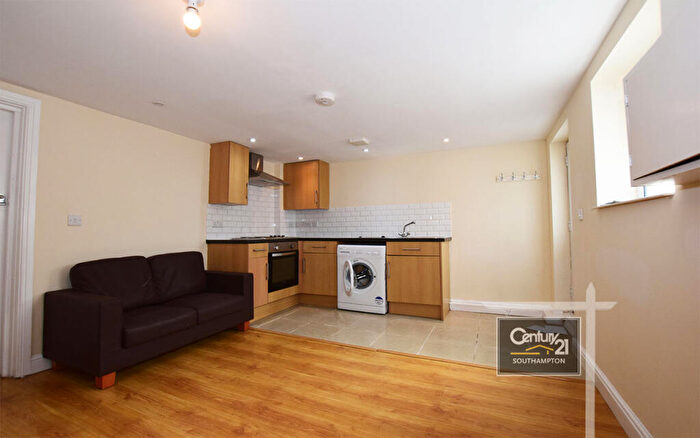 1 Bedroom Flat To Rent In |Ref: |, The Gate House, Padwell Road, Southampton, SO14