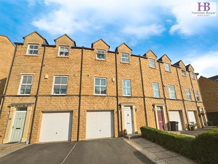 4 Bedroom Town House For Sale In Rowan Way, Northowram, Halifax, HX3
