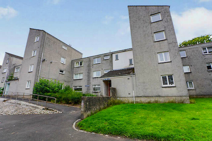 3 Bedroom Maisonette To Rent In Tiree Road, G67