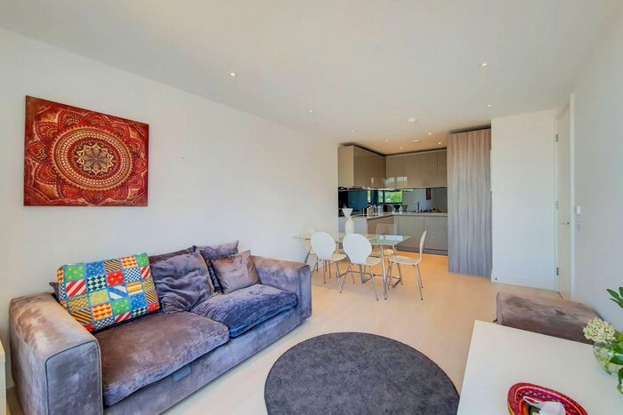 2 Bedroom Flat To Rent In High Street, Hornsey, London, N8