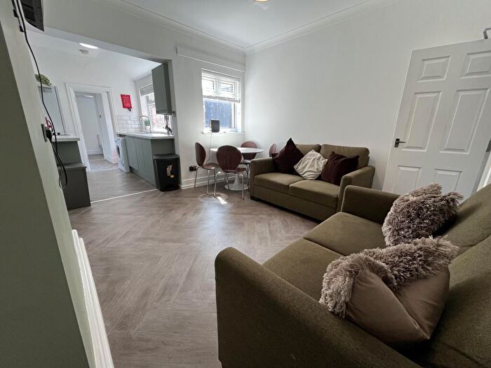 4 Bedroom Terraced House To Rent In West End // Modern Bed House // Jul, LN1