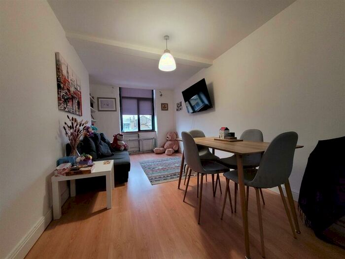 2 Bedroom Flat To Rent In Equity Chambers, Piccadilly, Bradford, BD1