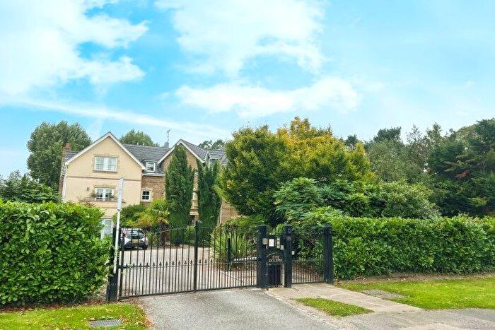 2 Bedroom Flat To Rent In The Eclipse, Esher, KT10