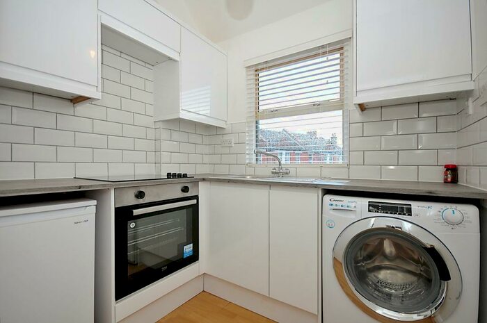 2 Bedroom Flat To Rent In Morgan Road, Bromley, BR1