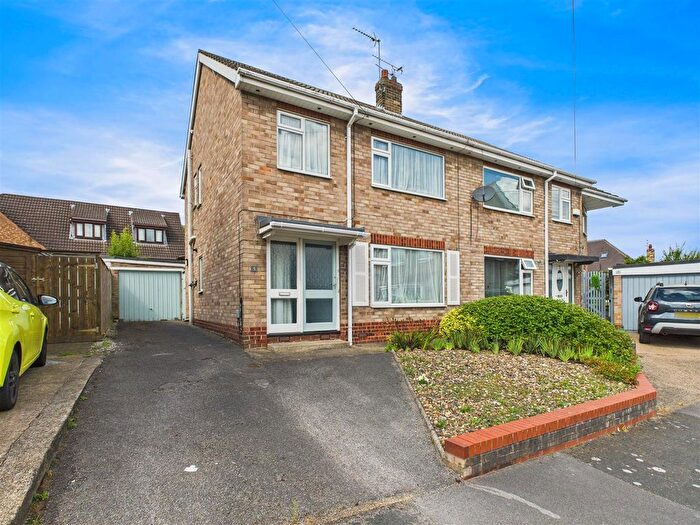 3 Bedroom Semi-Detached House For Sale In Woodside, Hessle, HU13