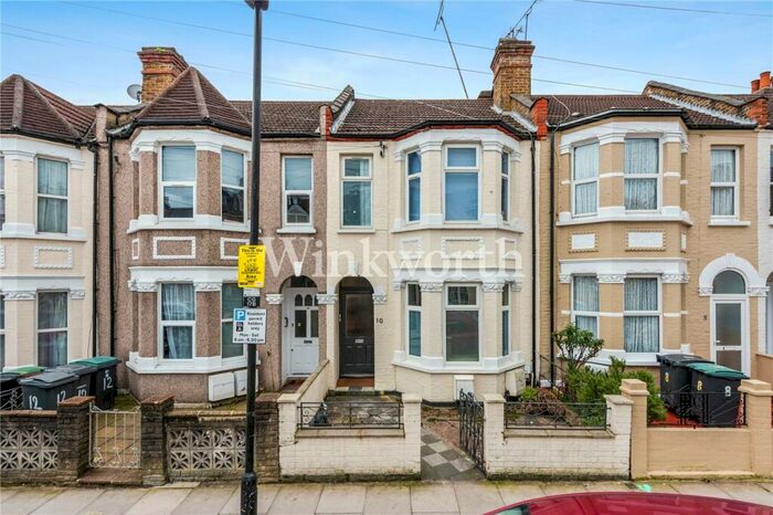 3 Bedroom Apartment To Rent In Chesterfield Gardens, London, N4