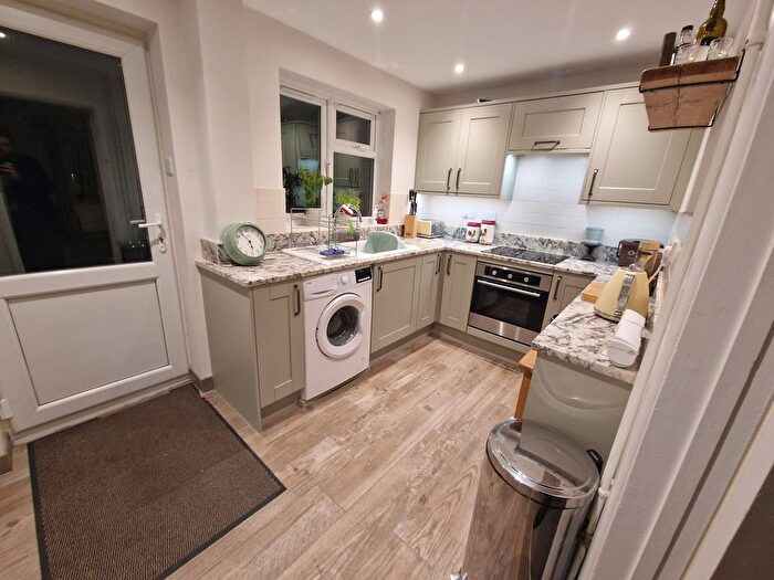 2 Bedroom Property To Rent In Barrymore Close, Huish Episcopi, Langport, TA10