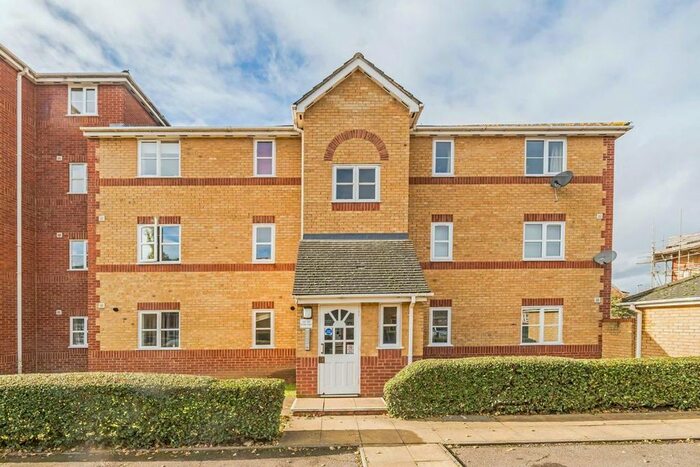2 Bedroom Flat To Rent In Winery Lane, Kingston Upon Thames, KT1