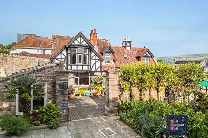 4 Bedroom Detached House For Sale In Cluny Crescent, Swanage, BH19