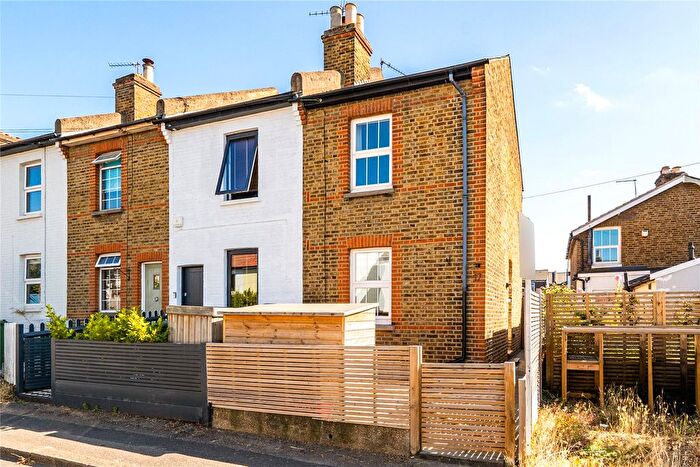 2 Bedroom End Of Terrace House For Sale In Surbiton, KT6