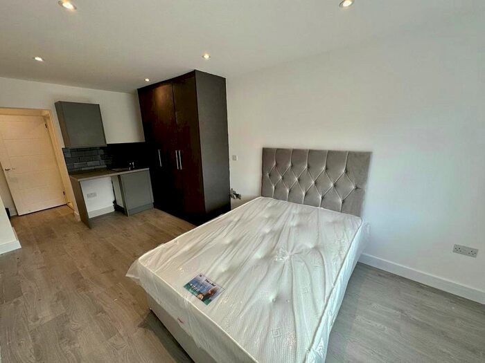 Studio To Rent In Tudor Way, Uxbridge, UB10