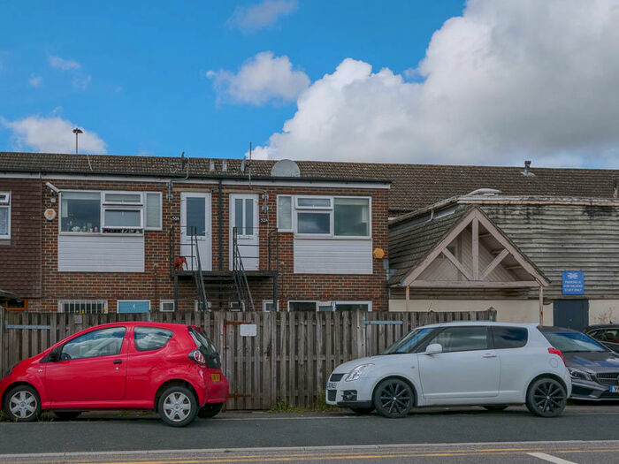 1 Bedroom Flat To Rent In High Street, Hailsham, East Sussex, BN27