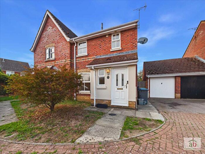 3 Bedroom Semi-Detached House To Rent In Dickinson Terrace, Kesgrave, Ipswich, IP5