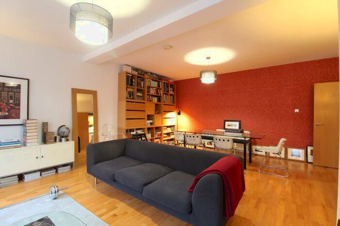 2 Bedroom Apartment To Rent In Drapers House, York Place, LS1