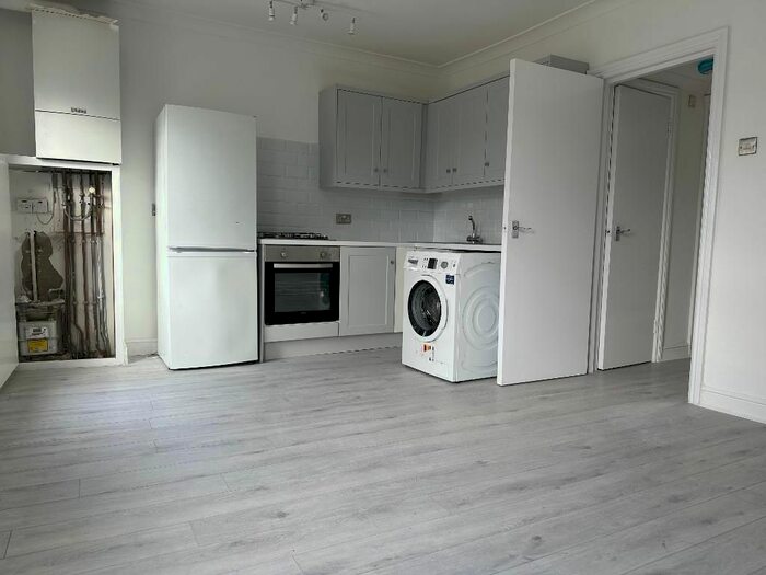 1 Bedroom Flat To Rent In Amhurst Road, London, E8
