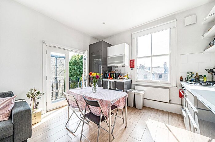 3 Bedroom Flat For Sale In Cranworth Gardens, London, SW9