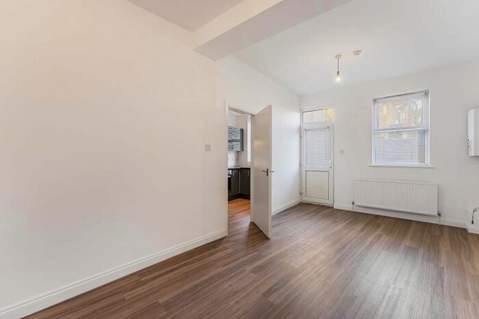 1 Bedroom Flat To Rent In Holloway Road, London, N7