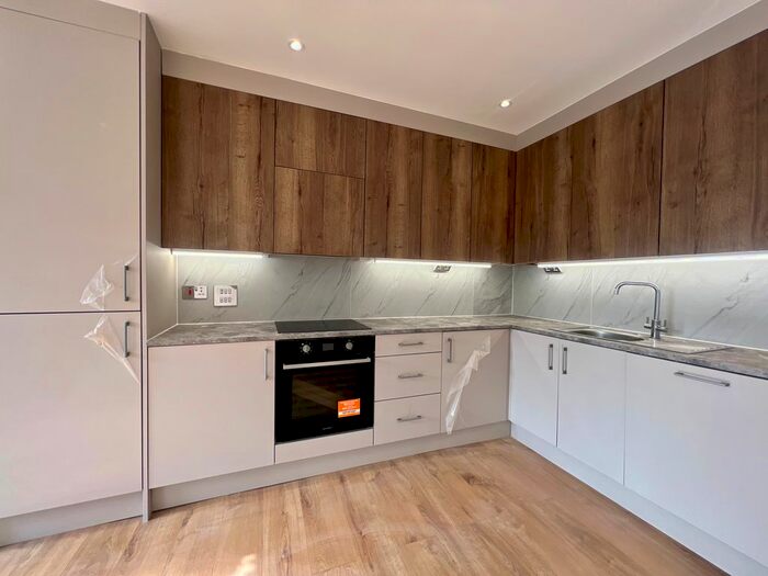 2 Bedroom Flat To Rent In Purley Rise, Purley, CR8