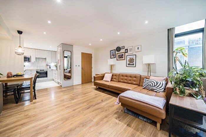 2 Bedroom Flat To Rent In Cassilis Road, Canary Wharf, E14