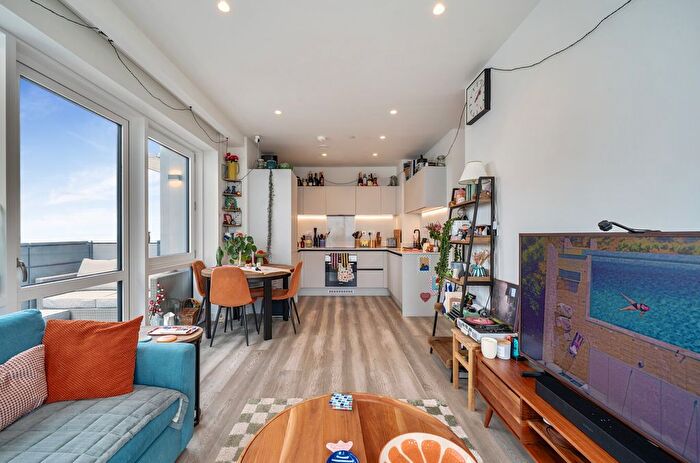 2 Bedroom Flat For Sale In Manilla Street, Canary Wharf, London, E14