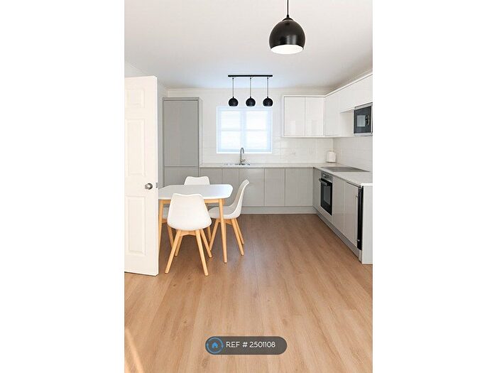 2 Bedroom Flat To Rent In Blackheath, London, SE3