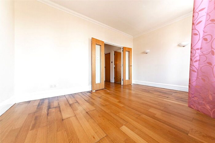 1 Bedroom Flat To Rent In Whitehouse Apartments, Belvedere Road, London, SE1