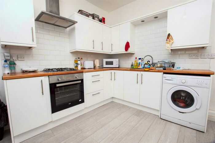 4 Bedroom House To Rent In Katie Road, Birmingham, B29