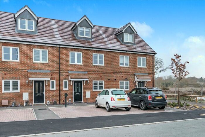 4 Bedroom Terraced House To Rent In Howlett Grove, Wokingham, Berkshire, RG41