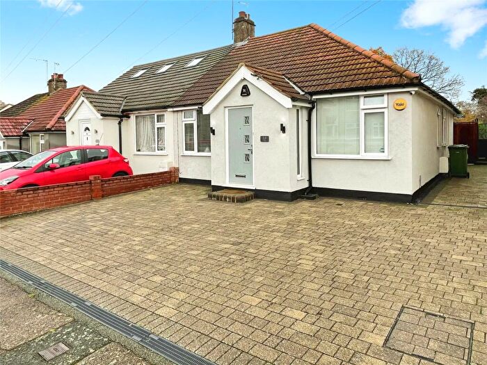 3 Bedroom Bungalow For Sale In Burnway, Hornchurch, RM11
