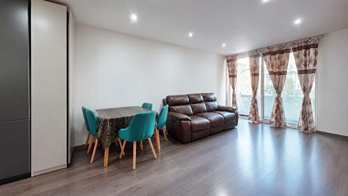 2 Bedroom Apartment To Rent In Saffron Central Square, Croydon, CR0