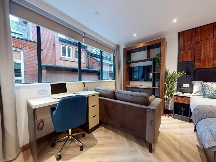 Apartment To Rent In Apt, Live Oasis Deansgate #, M2