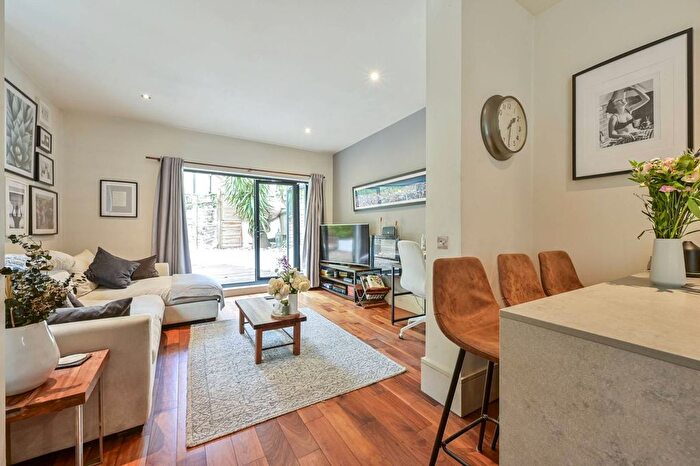 2 Bedroom Flat For Sale In West Hill, Putney, London, SW15
