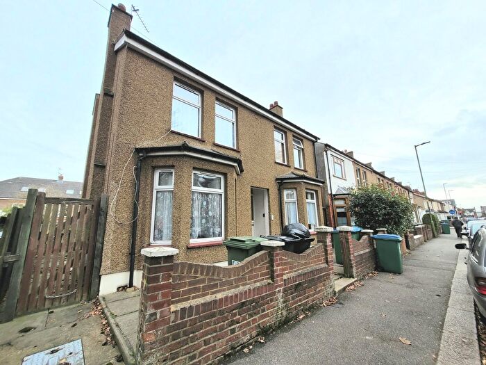 1 Bedroom Flat To Rent In Hagden Lane, Watford, WD18