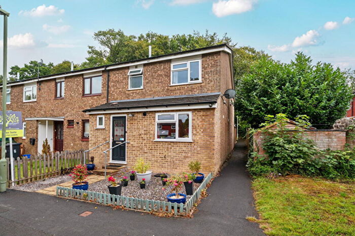 4 Bedroom End Of Terrace House For Sale In Renoir Close, Basingstoke, RG21