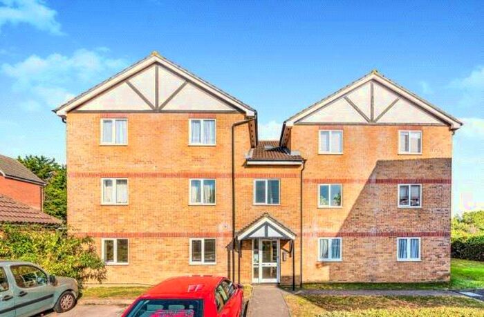 2 Bedroom Apartment To Rent In Foxglove Way, Wallington, Surrey, SM6