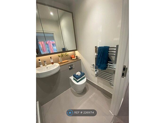 2 Bedroom Flat To Rent In Lotus House, London, E14