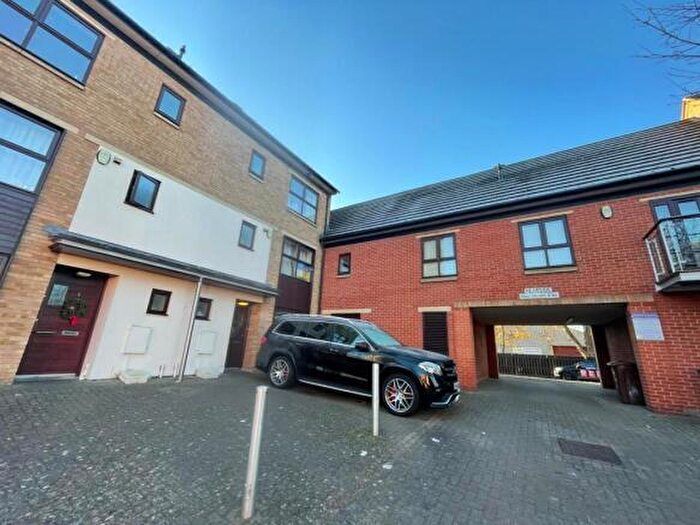 2 Bedroom Flat To Rent In Near Side, St James, Northampton, NN5
