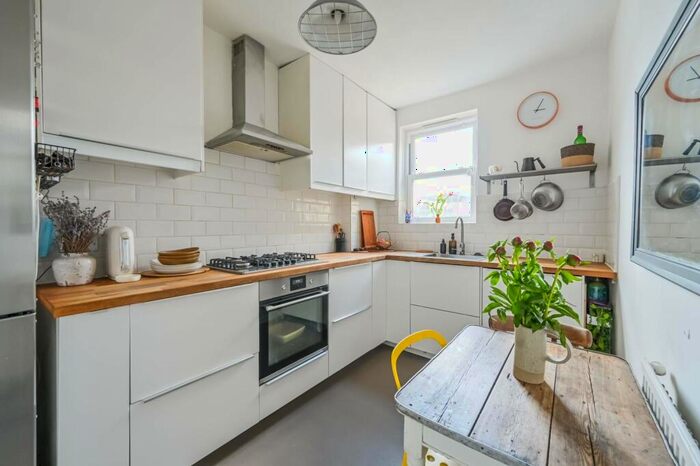 3 Bedroom Flat To Rent In Terront Road, Harringay, London, N15